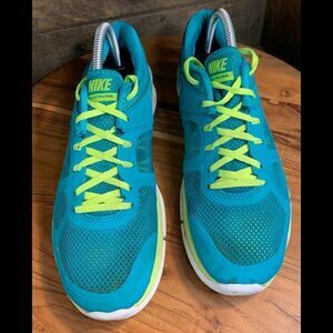 Nike flex, Sz 8.5 ladies.  Inv 5055